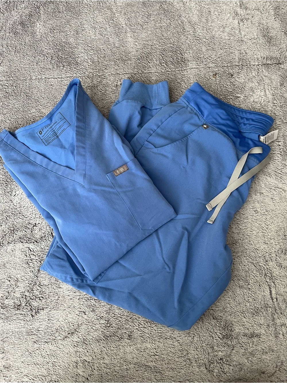 Figs womens size large ceil Blue Medical Scrub Set Top & joggers